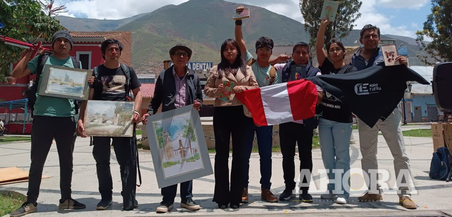 En recital poético: Artistas critican silencio de artistas tras matanza de peruanos