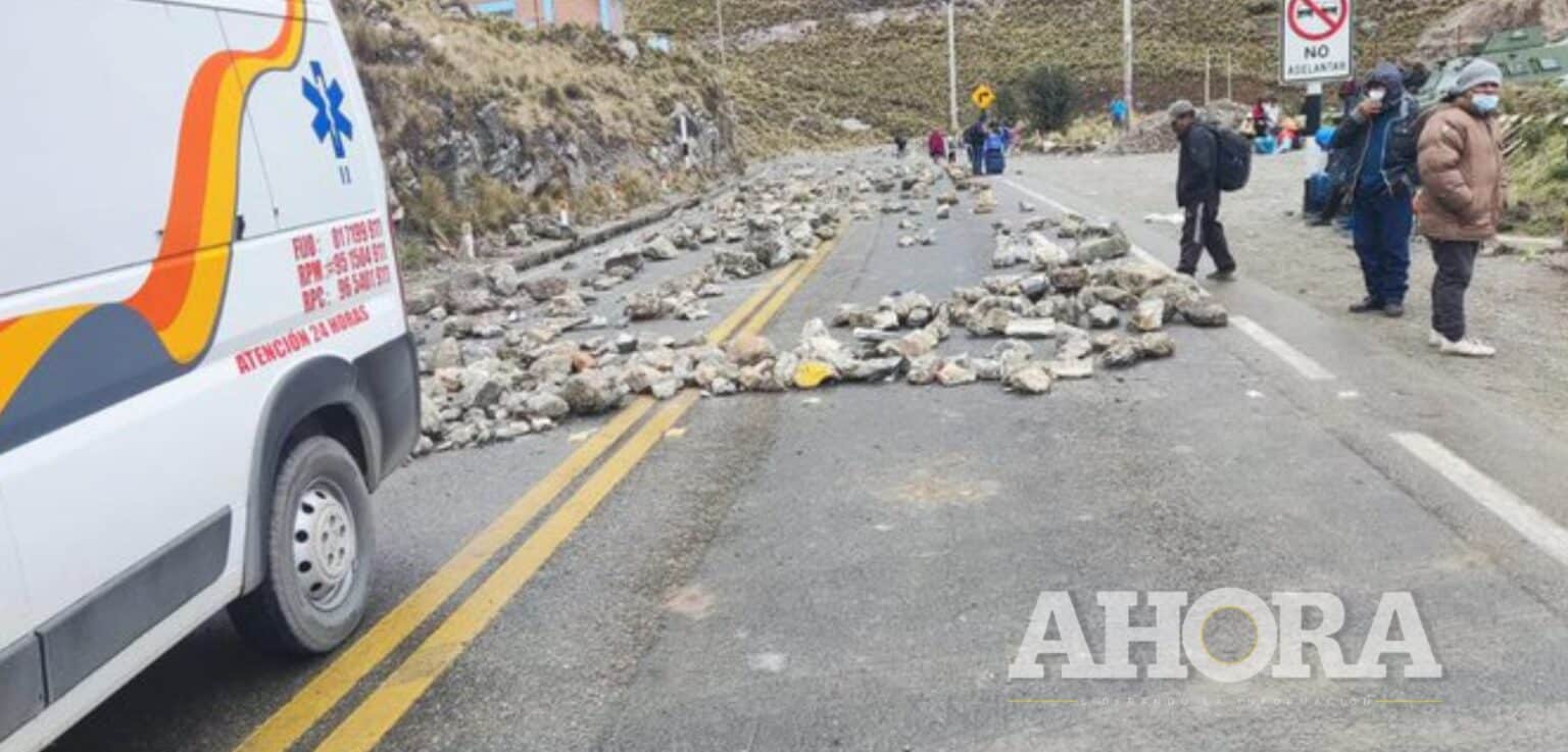 Cientos de buses, camiones y vehículos se encuentran varados en la Carretera Central
