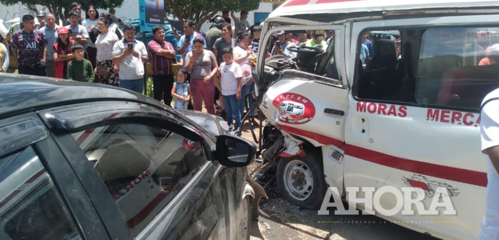 Pillco Marca: Chofer atrapado entre los fierros y cuatro pasajeros heridos dejó choque vehicular