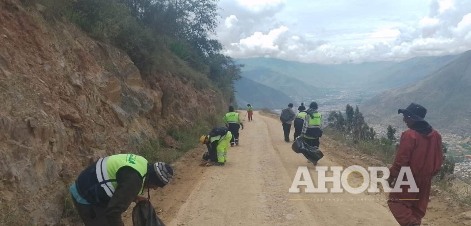Jornadas de limpieza en la carretera al botadero de Chilepampa