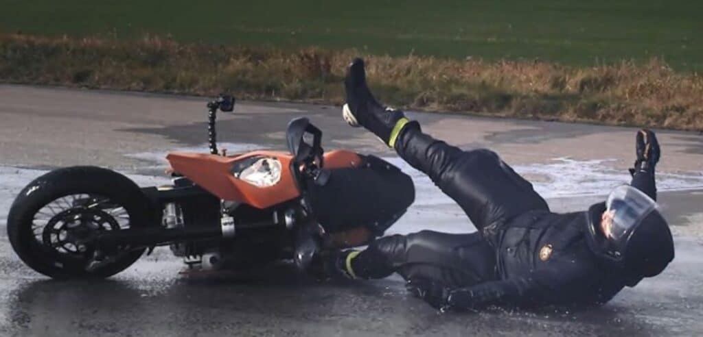 La empresa sueca Airbag Inside produce los primeros pantalones con airbag para motociclistas