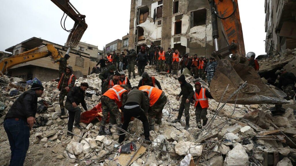 Más de 3400 muertos tras desbastador terremoto en Turquía y Siria