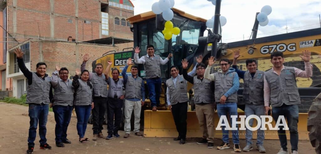 Motoniveladora habilitará pistas interrumpidas por lluvias en San Miguel de Cauri