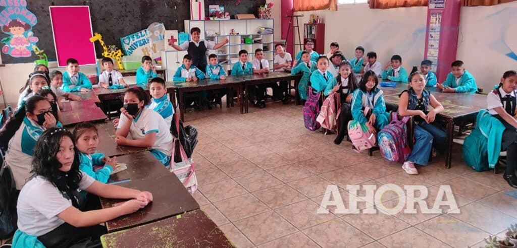 Junta directiva y docentes recibieron a alumnos del colegio Hermilio Valdizán