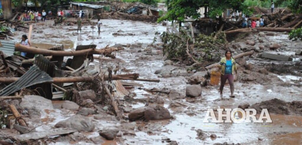 Lluvias torrenciales y huaicos dejan incomunicada a Cochabamba