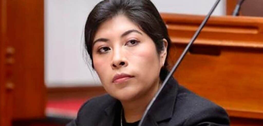 Denuncian constitucionalmente a Betssy Chávez tras vídeo minutos antes del golpe