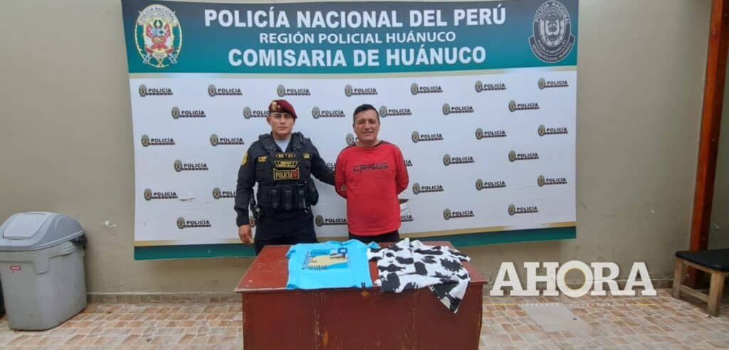 Cámaras captan a sujeto hurtando prendas de vestir de tienda de ropa