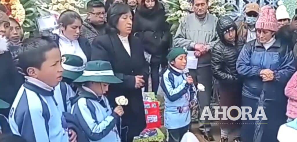 Cientos de personas se despiden de colegial que murió atropellado en Cerro de Pasco