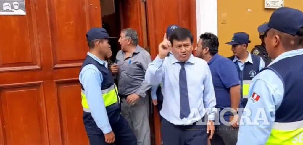 Mercado Modelo: Comerciantes marcharon y exigieron que Antonio Jara respete fallo judicial