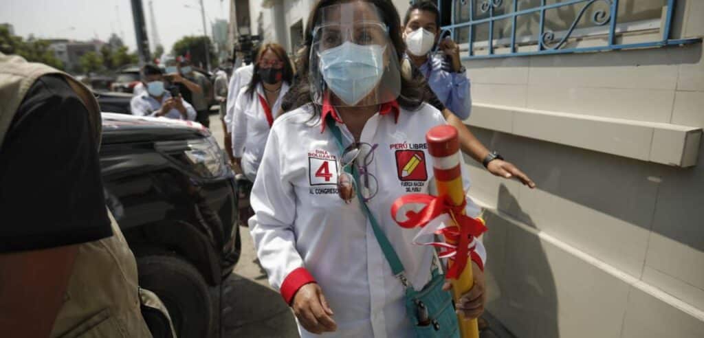 Facturas comprobarían aportes del empresario Shimabukuro a la campaña de Dina Boluarte