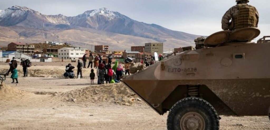 Chile militariza frontera con Perú y Bolivia para evitar flujo de migrantes