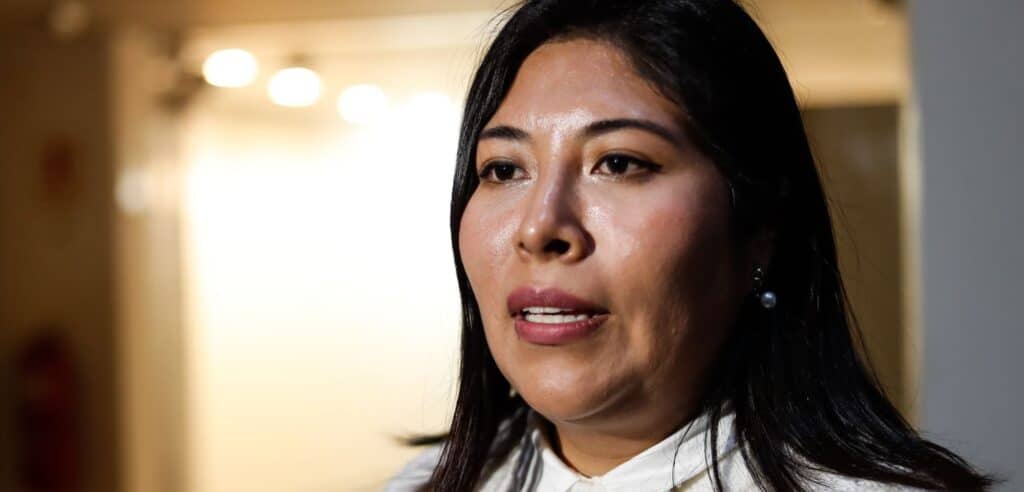 Betssy Chávez registró doble cobro como funcionaria del Estado en simultáneo