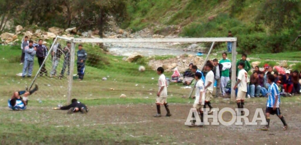 Los favoritos perdieron en la inauguración del torneo de Huariaca