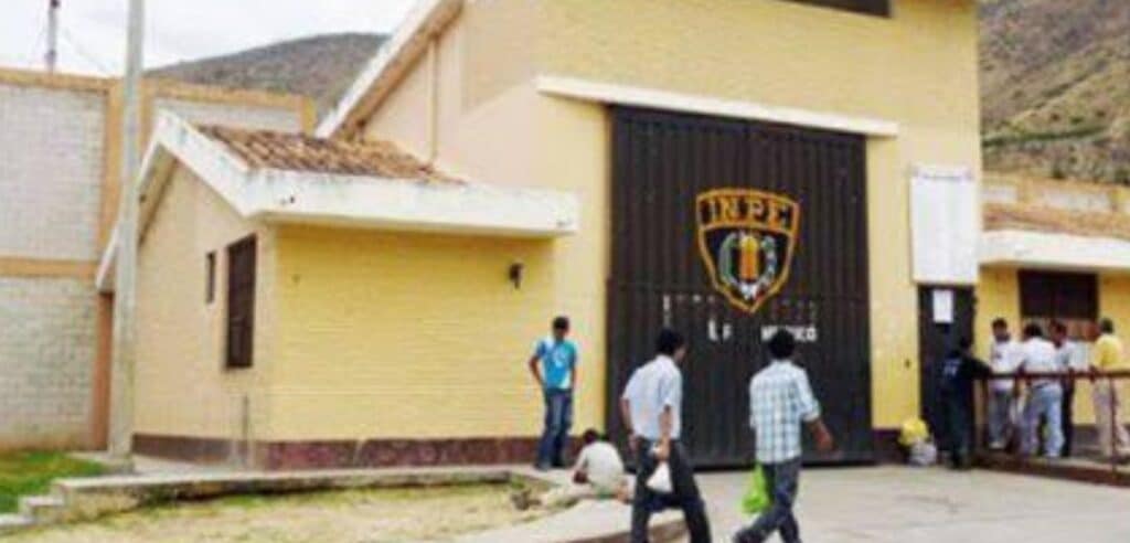 Dictan prisión preventiva para tres sujetos acusados de microcomercializar drogas