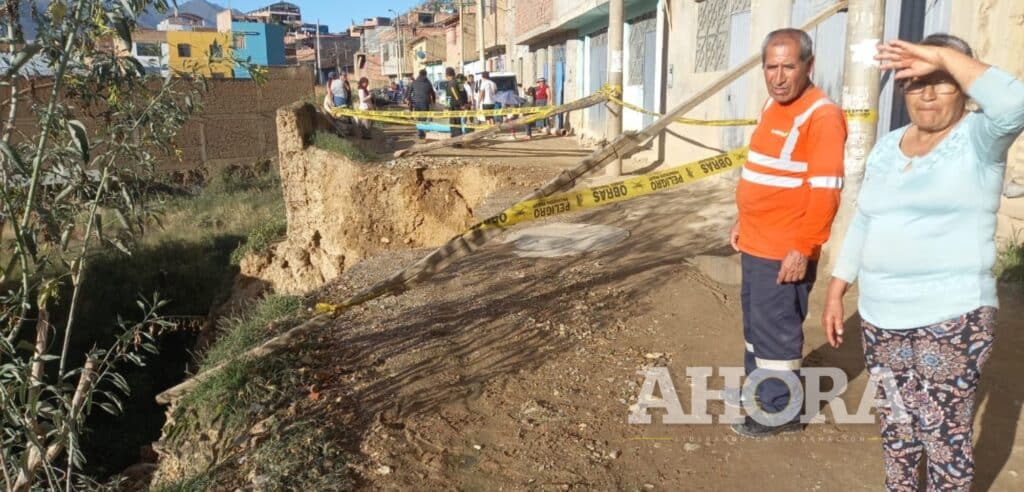 Llicua: Calle colapsó tras intensa lluvia y genera preocupación en los vecinos