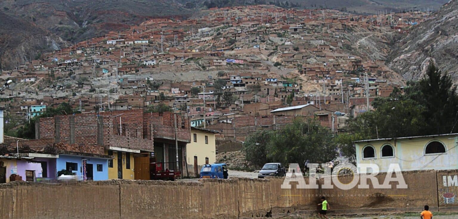 Amenazas de huaicos y deslizamiento de tierra en Las Moras, Colpa Baja y Aparicio Pomares