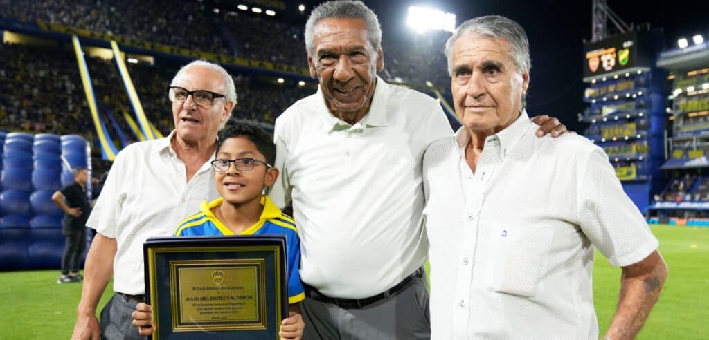 Meléndez venía de jugar en el club Boca Junior de Argentina, en donde triunfó y fue ídolo como uno de los mejores defensas de la historia del equipo de La Bombonera, en un equipo conformado por estrellas mundiales