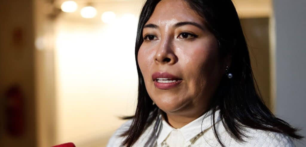Emiten alerta migratoria contra Betssy Chávez y otros exministros de Pedro Castillo