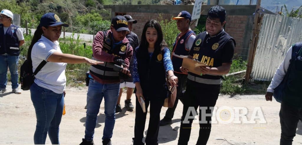 Indignante. Intentaron borrar posible derramamiento de hidrocarburos con arena y cemento