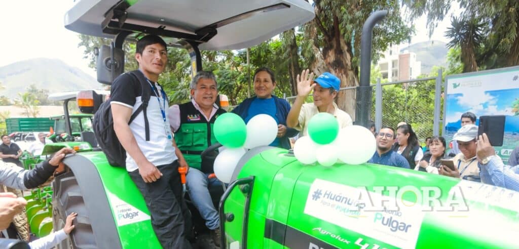 Tractores y cosechadora beneficiarán a 200 familias de Huánuco, Dos de Mayo y Lauricocha