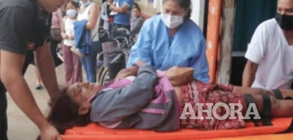 Mujer sexagenaria resultó herida tras colisionar motocicleta contra trimovil