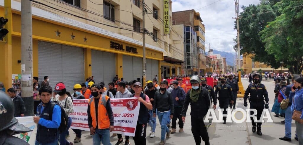 Trabajadores del Sindicato Regional de Construcción Civil marcharon por las calles de Huánuco