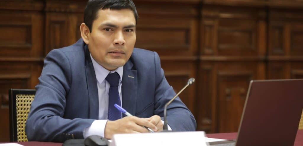 Proyecto de ley busca ampliar a 5 años mandato de alcaldes y gobernadores regionales