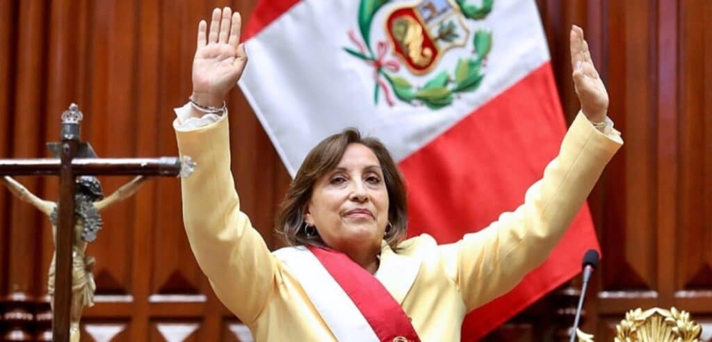 Escolta de Dina Boluarte habría sido intermediario con empresario Henry Shimabukuro