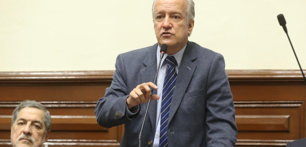 Buscan que presidente y congresistas juren “defender” la Constitución de 1993