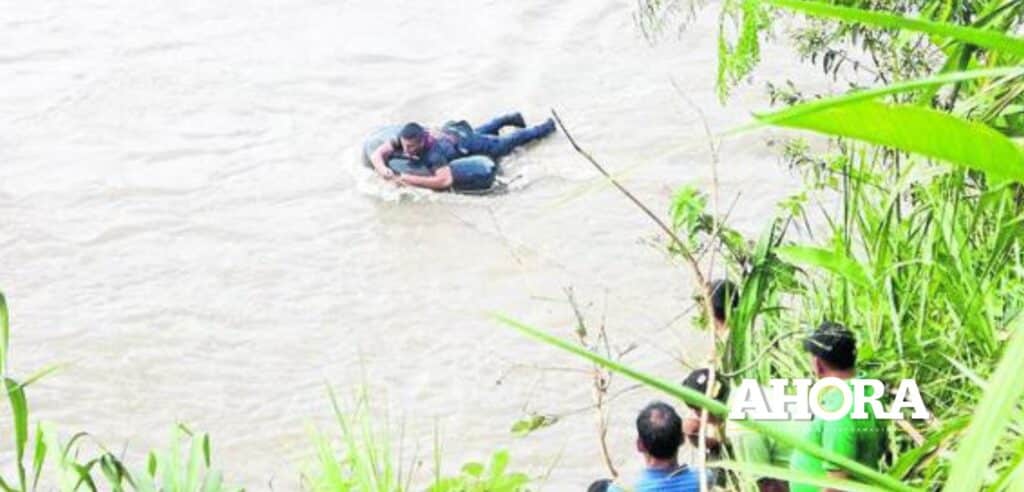 Dron y policía de rescate buscan a bebé que desapareció cerca del río Monzón