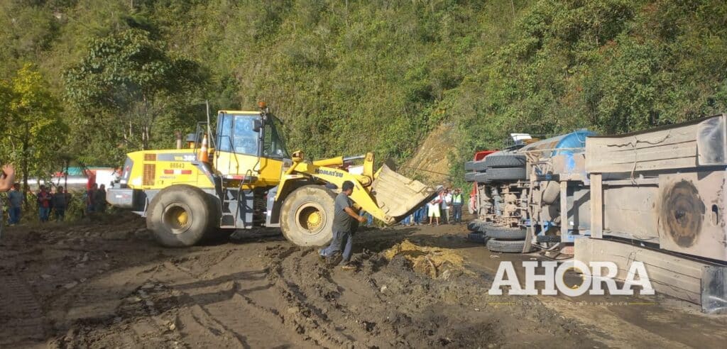 Dos tráileres se despistan y evitan choque en carretera Huánuco - Tingo María