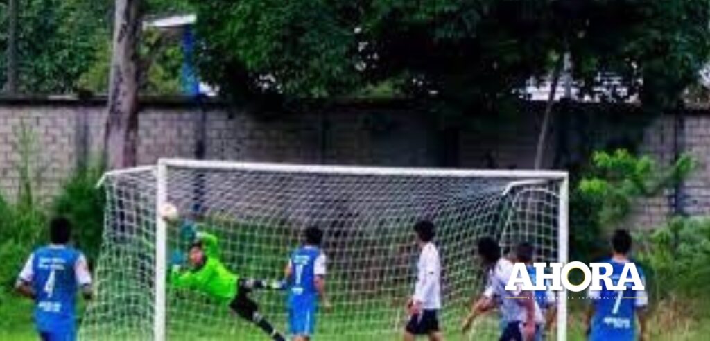 “Los Claveles” domina el campeonato de Naranjillo