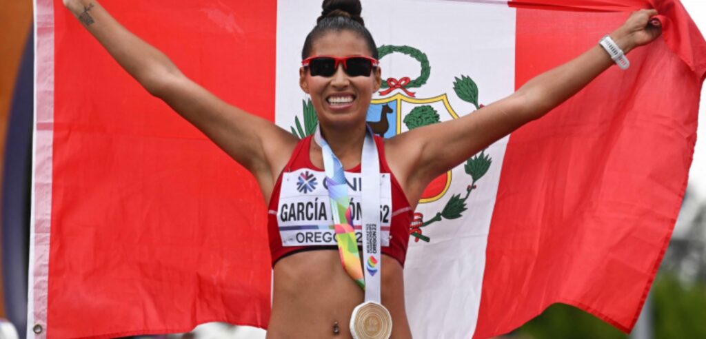 Kimberly García rompe récord y gana medalla de oro en Polonia