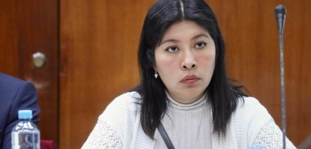 Rechazan pedido de prisión preventiva contra premier Betssy Chávez