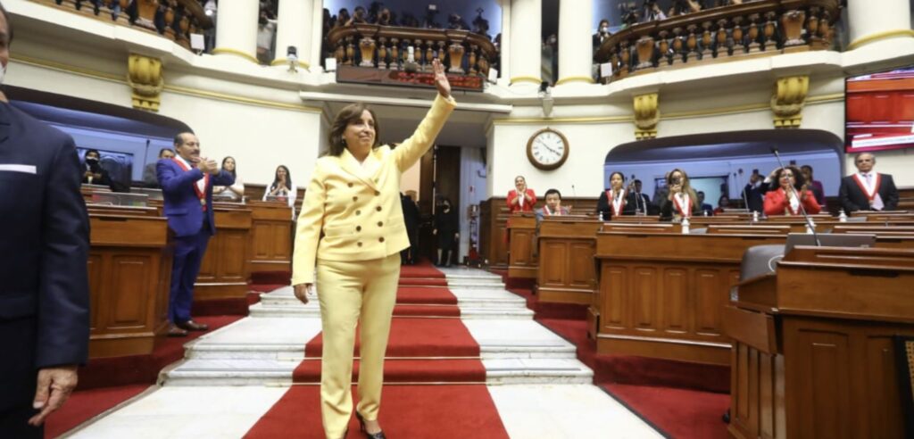 Dina Boluarte con el 77 % y Congreso con 84 % de desaprobación