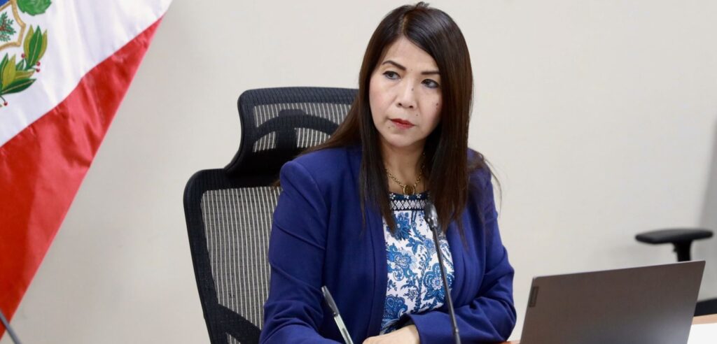 Piden inhabilitar a congresista María Cordero por 10 años por recorte de sueldo a trabajador