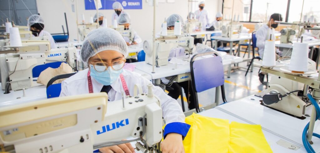 Industria textil: ¿cuál es su importancia y qué carreras puedes estudiar?