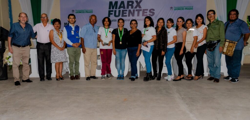 Alumnos ganadores del Primer Concurso de “Cuentacuentos” fueron premiados en Leoncio Prado