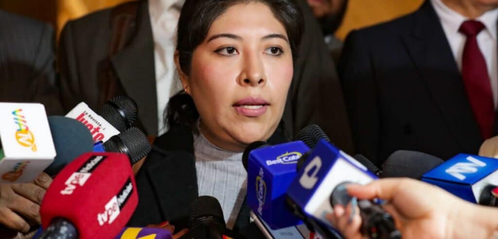 Fiscalía pide 18 meses de prisión preventiva contra Betssy Chávez por golpe de estado