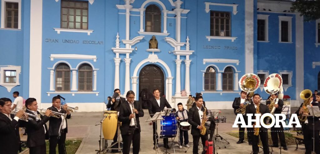 Banda Municipal tocó en el frontis de la GUE Leoncio Prado en víspera de su aniversario