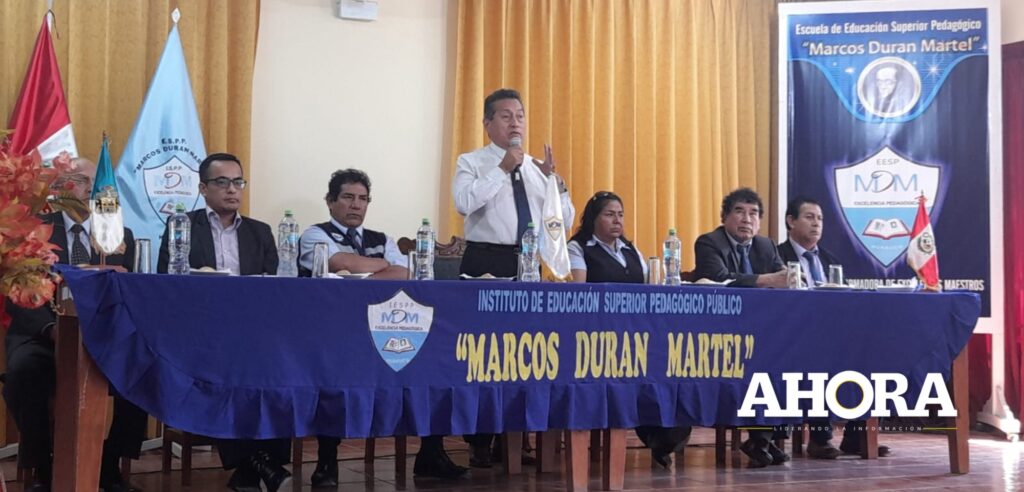 Aperturan Centro de Idiomas en el Marcos Duran Martel