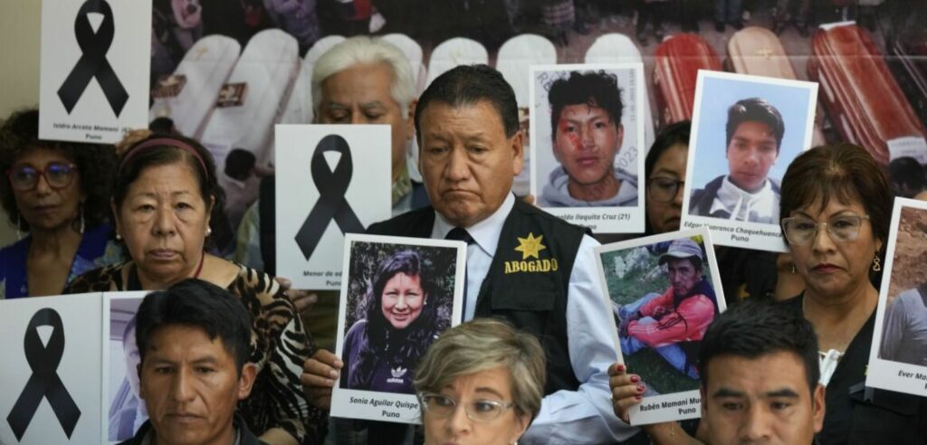 Familiares de peruanos asesinados en protestas sociales fueron atacados