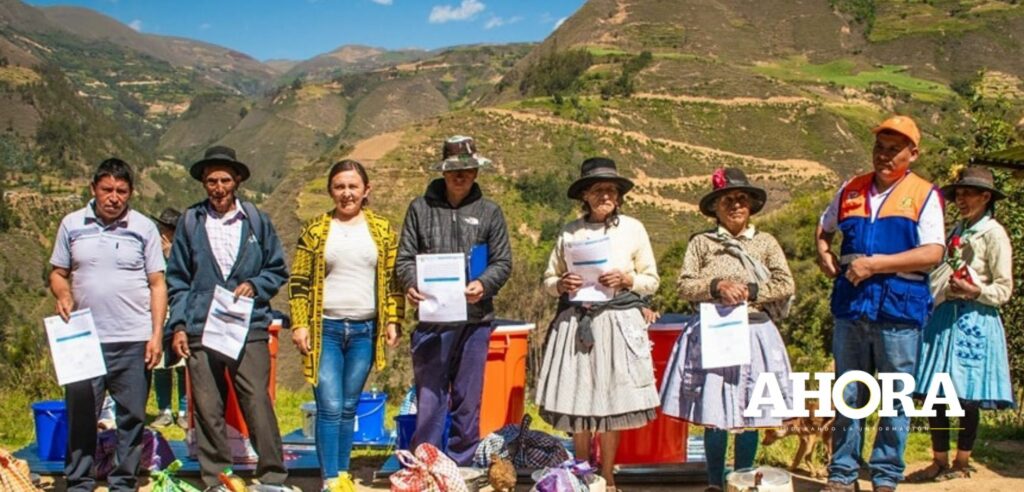 Entregan ayuda humanitaria a familias damnificadas por las lluvias en Pillco Marca