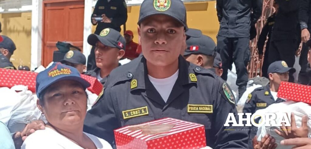 Entregan canastas con alimentos de primera necesidad a madres de familia