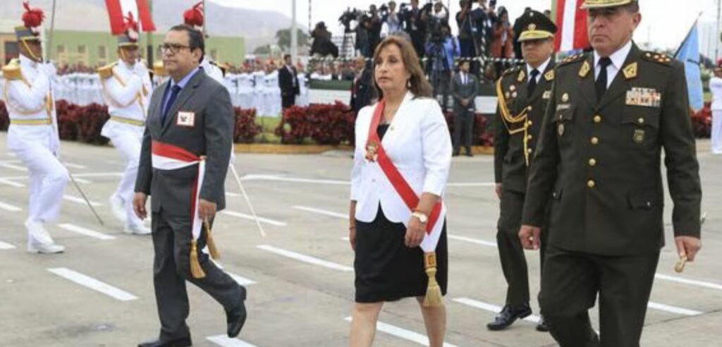 Fiscalía cita a Dina Boluarte y altos mandos por crímenes en protestas sociales