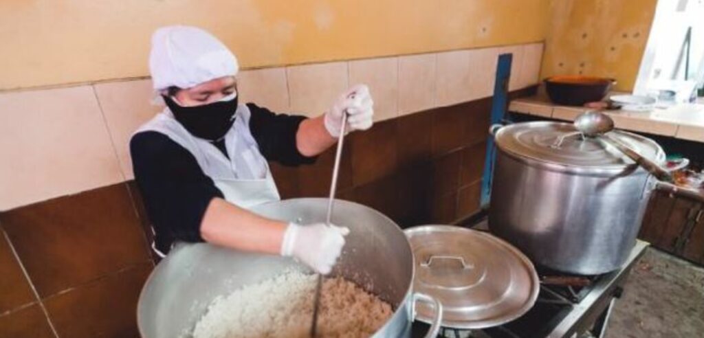 Gobierno de Dina Boluarte incrementó un 67 % el presupuesto de los comedores populares