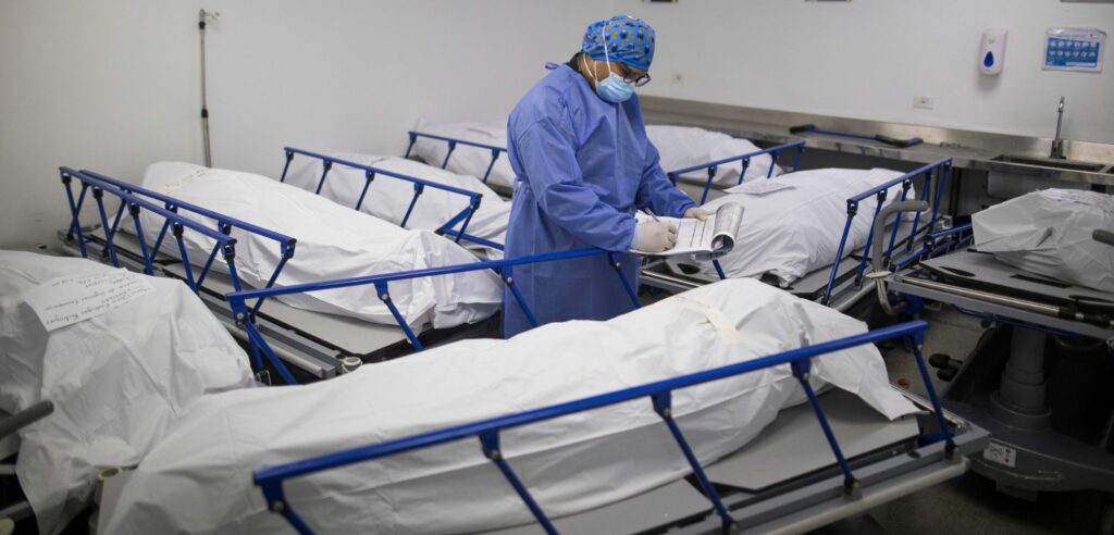 Enfermero confesó que mató a decenas de pacientes con COVID porque "estaban sufriendo"