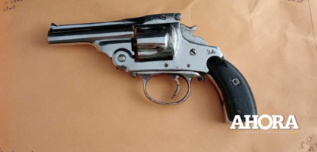 Hallan arma de fuego en plena vía pública