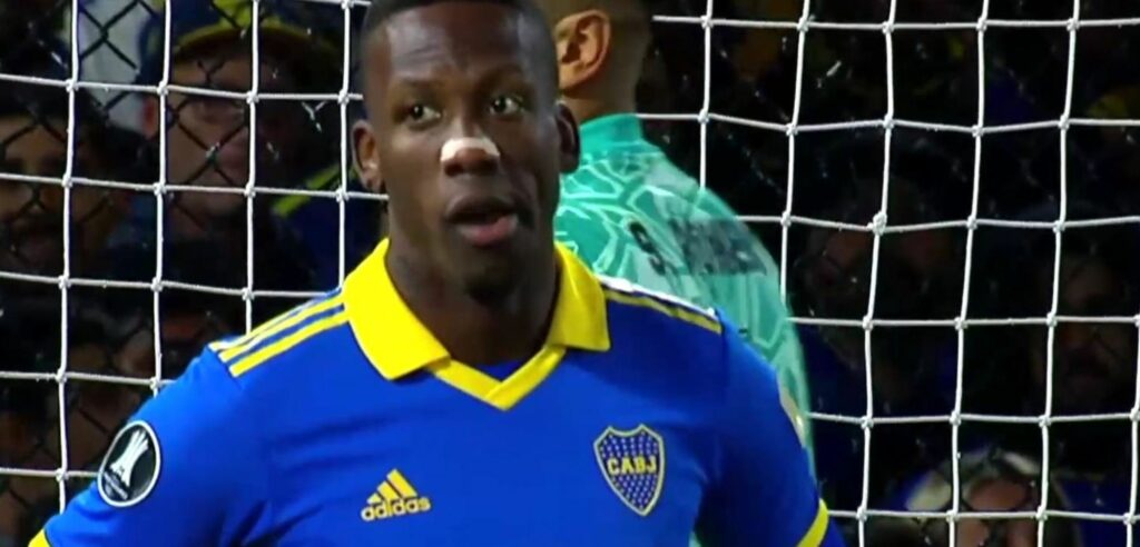 Duras críticas a Advíncula de la prensa argentina tras la derrota de Boca Jrs.