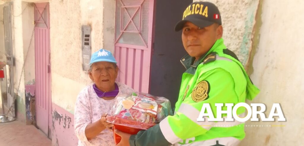 Policías agasajan a madres de familia de bajos recursos en Amarilis